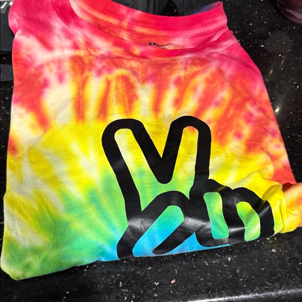 Kingsize Multicolor Tie-Dye Short Sleeve Tee with Peace Hand Graphic - Picture 2 of 4